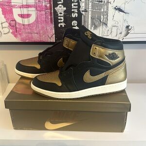 Nike Air Jordan 1 Retro High OG Black & Metallic Gold, Size 11